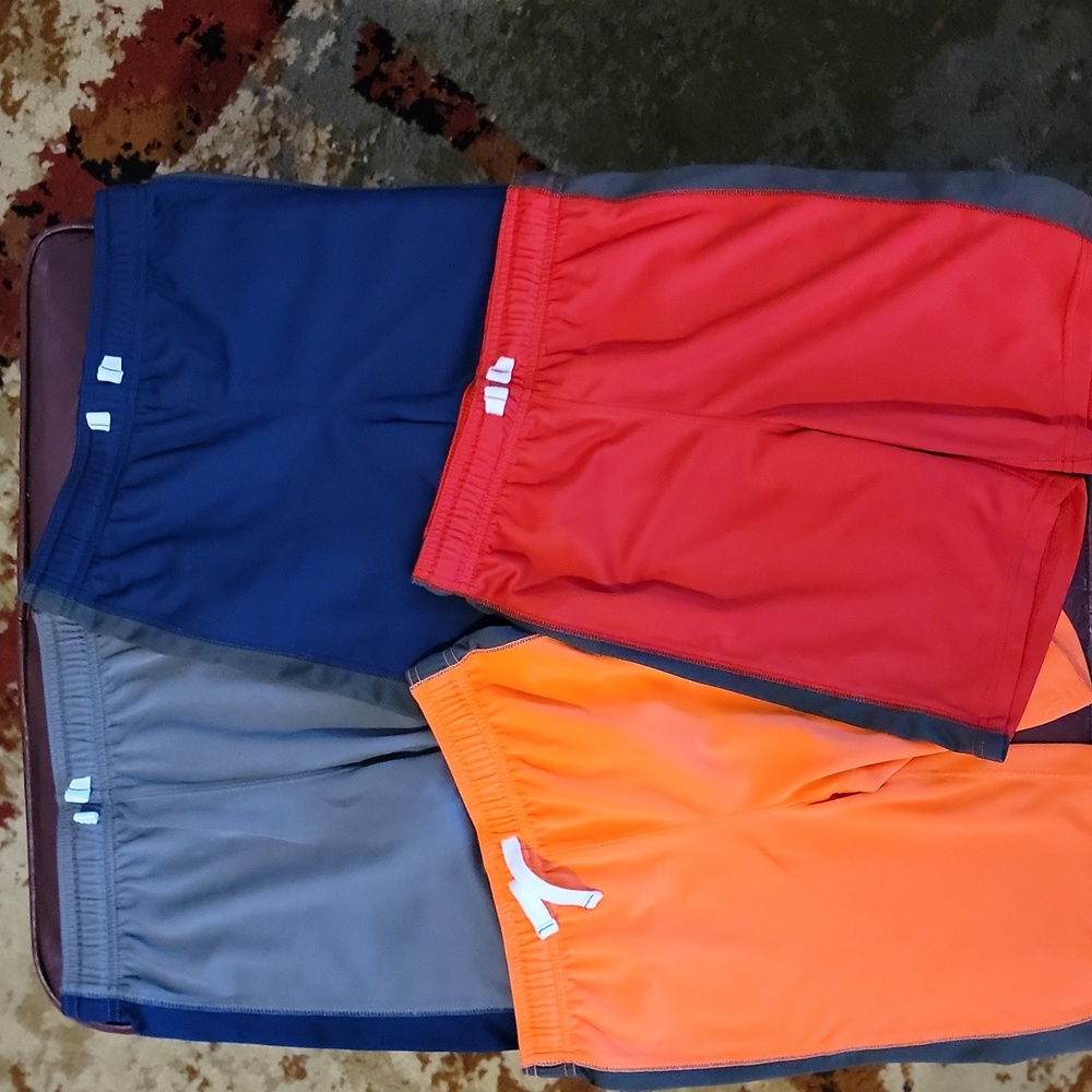 Carters boys 8 mesh shorts. Just above the knees. Elastic & tie waist.